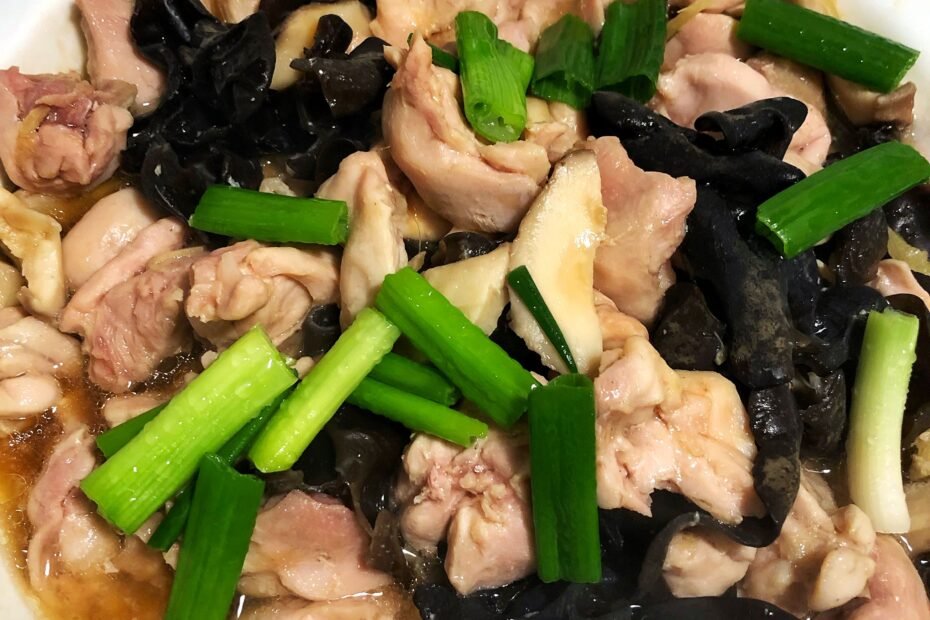 Steamed Chicken with Shiitake Mushrooms and Black Fungus