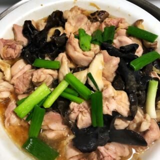 Steamed Chicken with Shiitake Mushrooms and Black Fungus