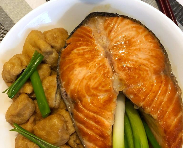 Salmon With Deep Fried Tofu Balls (三文魚豆卜)