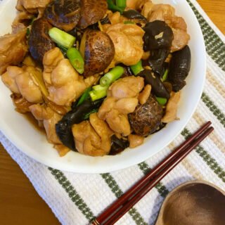 Braised Chicken With Shiitake Mushroom and Black Fungus (冬菇燜雞) (1)